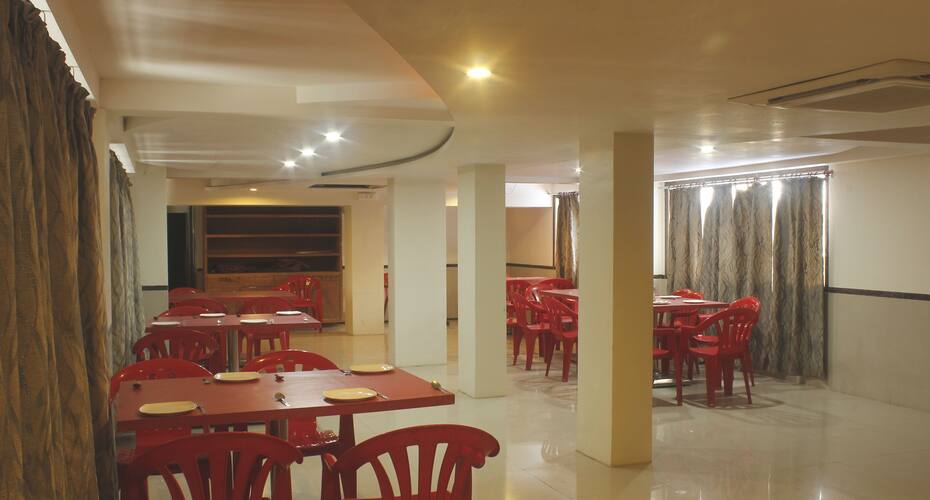 Hotel The Palm, Nashik 4
